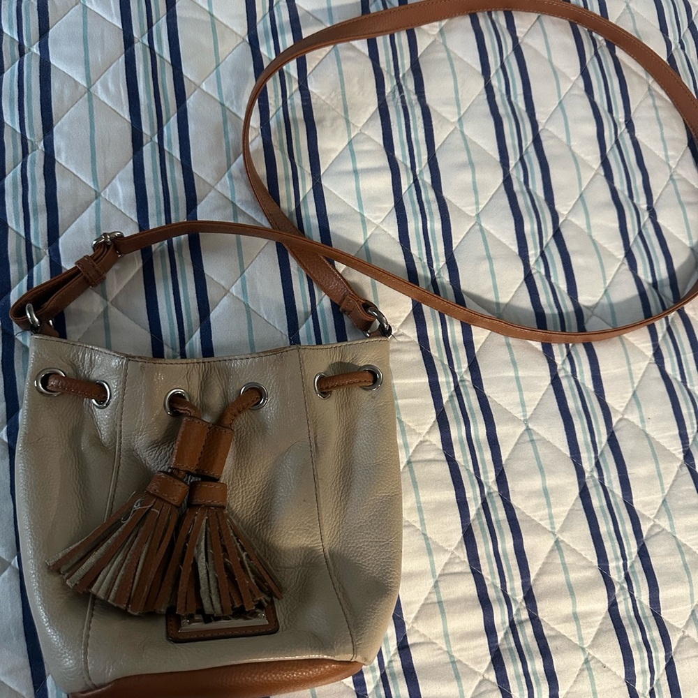 Tignanello Elegant Tan Leather Bucket Bag